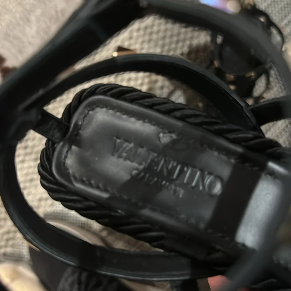 Valentino Garavani Rockstud NWOT ankle strap wedge sandal - Picture 13 of 16